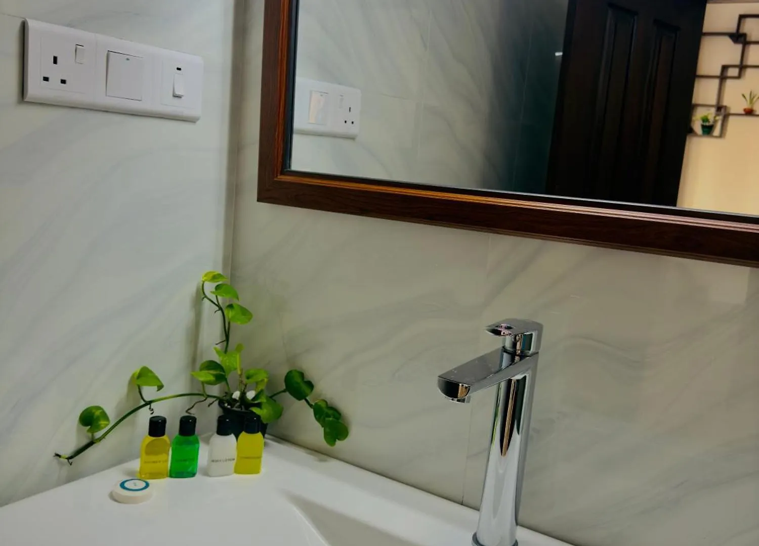 Aloe Transit Hotel Katunayake 0*,  Sri Lanka