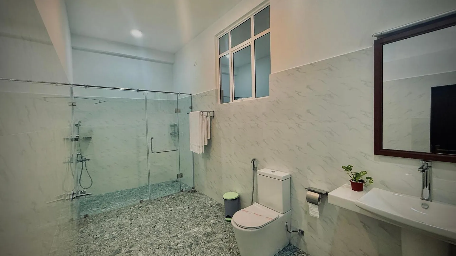 Aloe Transit Hotel Katunayake 0*,